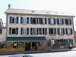 Hotel des voyageurs Chez Betty - Restaurant - Neussargues-en-Pinatelle