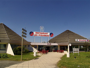 les Pyramides - Restaurant - La Crèche